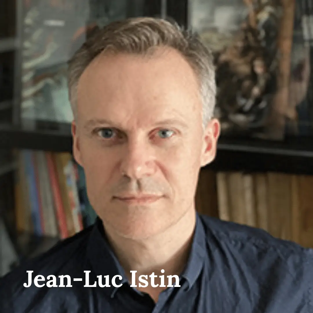 Est un scénariste et auteur de bande dessinée français, connu pour ses récits de fantasy et d’aventure qui développent des univers riches, souvent collectifs, et très populaires dans le domaine du 9e art.